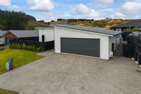 Photo of property in 10 Weatherdeck Close, Whitby, Porirua, 5024