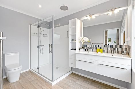 Photo of property in 68 Paragon Avenue, Beach Haven, Auckland, 0626