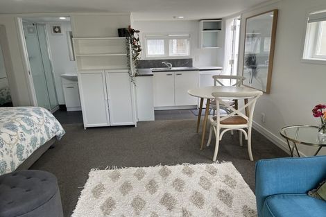 Photo of property in 1/1 Deuxberry Avenue, Northcote, Auckland, 0627