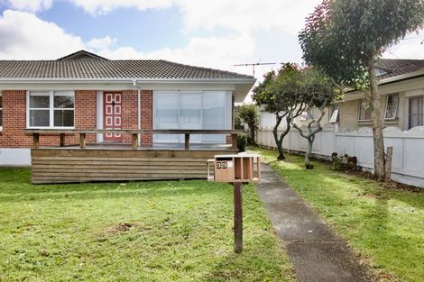 Photo of property in 3b Lake Pupuke Drive, Takapuna, Auckland, 0622