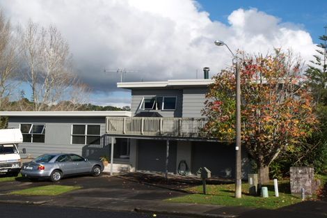 Photo of property in 13 Tanglewood Place, Cockle Bay, Auckland, 2014