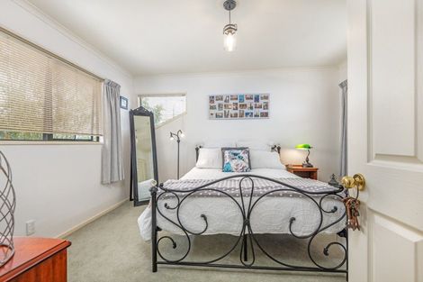 Photo of property in 18 Winston Avenue, Hokowhitu, Palmerston North, 4410