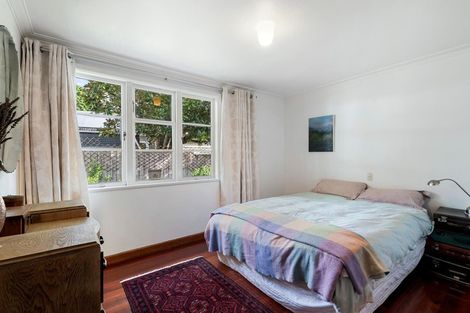 Photo of property in 2 Serwayne Place, Sunnyvale, Auckland, 0612