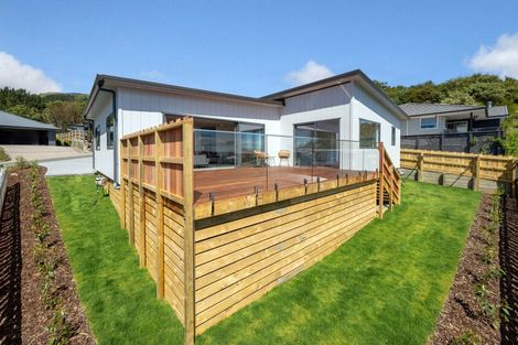 Photo of property in 6 Blackhawk Close, Kinloch, 3377