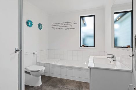 Photo of property in 5 Scarr Lane, Pyes Pa, Tauranga, 3112