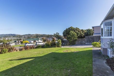 Photo of property in 8a Bay Drive, Titahi Bay, Porirua, 5022