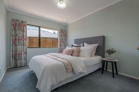 Photo of property in 40 Royal Oak Drive, Kelvin Grove, Palmerston North, 4414