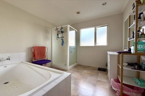 Photo of property in 84 Moyrus Crescent, East Tamaki Heights, Auckland, 2016