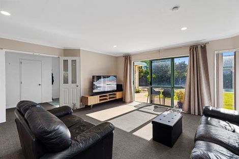 Photo of property in 122 Dalton Drive, Papamoa Beach, Papamoa, 3118