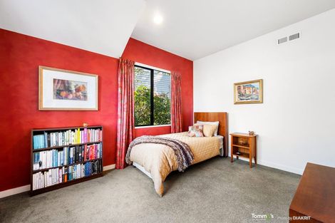 Photo of property in 9a Wadestown Road, Wadestown, Wellington, 6012