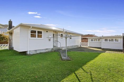 Photo of property in 22a Beauchamp Street, Tawa, Wellington, 5028