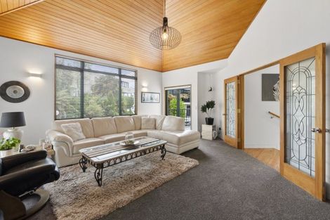 Photo of property in 2 Minchin Crescent, St Andrews, Hamilton, 3200