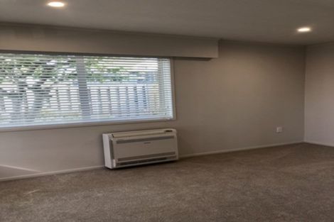 Photo of property in 2/7 Ian Place, Glendene, Auckland, 0602