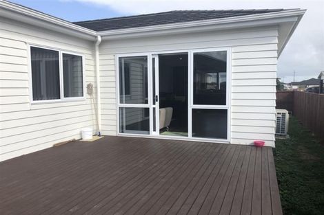 Photo of property in 17 Koroheke Road, Takanini, 2110