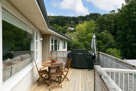 Photo of property in 327 Main Road, Tawa, Wellington, 5028