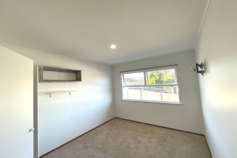 Photo of property in 15 La Rosa Street, Green Bay, Auckland, 0604