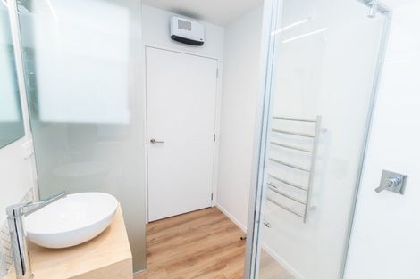 Photo of property in 5b Salmont Place, Kelburn, Wellington, 6012