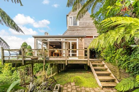 Photo of property in 22 Maungaraki Road, Korokoro, Lower Hutt, 5012