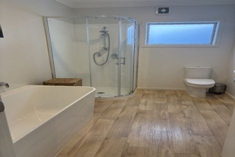 Photo of property in 1/953 Beach Road, Torbay, Auckland, 0630