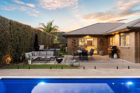 Photo of property in 14 Will Street, Huapai, Kumeu, 0810