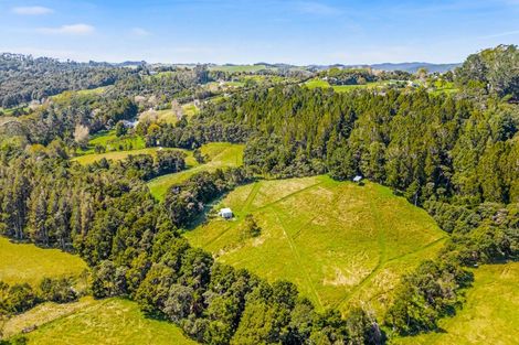 Photo of property in 225 Taylor Road, Waimauku, 0882