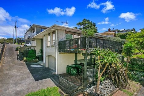 Photo of property in 2/325 Glenfield Road, Glenfield, Auckland, 0629