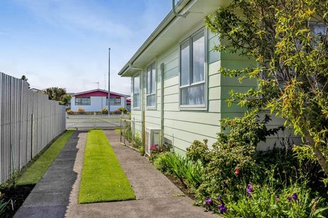 Photo of property in 35 Murdoch Street, Hawera, 4610