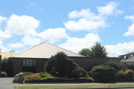 Photo of property in 2/280b Sawyers Arms Road, Bishopdale, Christchurch, 8053