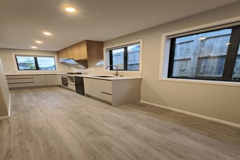 Photo of property in 13e Windermere Crescent, Blockhouse Bay, Auckland, 0600