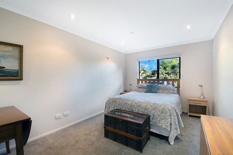 Photo of property in 125 Stoney Creek Drive, Waitakere, Henderson, 0782