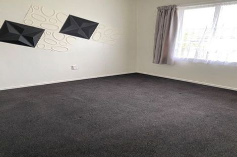 Photo of property in 135 View Road, Sunnyvale, Auckland, 0612