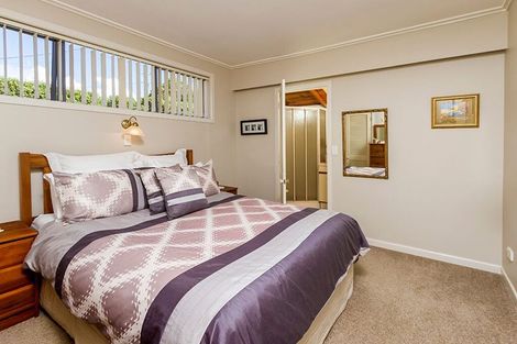 Photo of property in 4 Channel View Road, Campbells Bay, Auckland, 0630