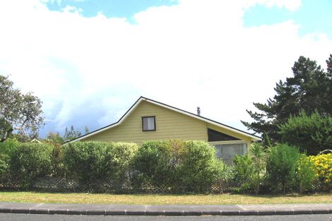 Photo of property in 2/4 Mawson Avenue, Torbay, Auckland, 0630