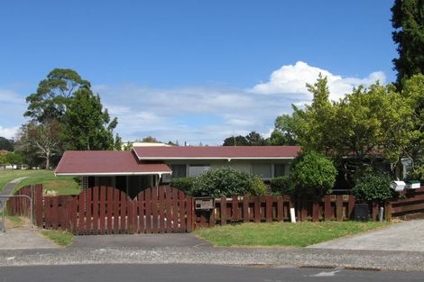 Photo of property in 13 Firle Place, Green Bay, Auckland, 0604