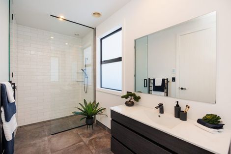 Photo of property in 2 Waimarama Court, Roslyn, Palmerston North, 4414