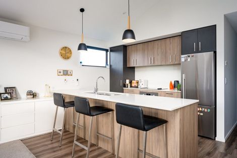 Photo of property in 17 Mount Creighton Crescent, Wanaka, 9305