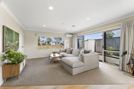 Photo of property in 15 Emery Place, Papamoa Beach, Papamoa, 3118