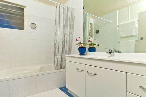 Photo of property in 24 Sunset Road, Unsworth Heights, Auckland, 0632