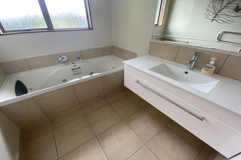 Photo of property in 8a Caulfield Place, Awapuni, Palmerston North, 4412