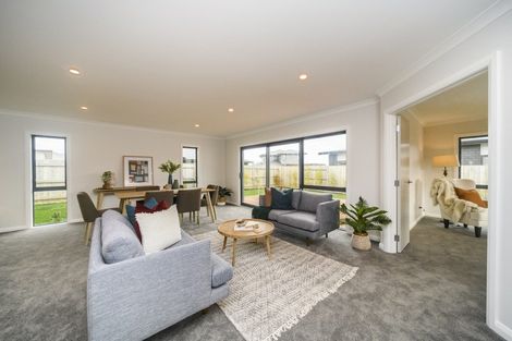 Photo of property in 95 Johnstone Drive, Fitzherbert, Palmerston North, 4410