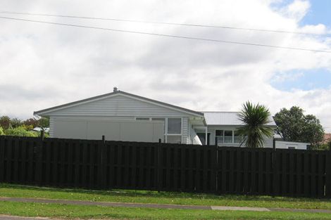 Photo of property in 42 Lynwood Road, New Lynn, Auckland, 0600