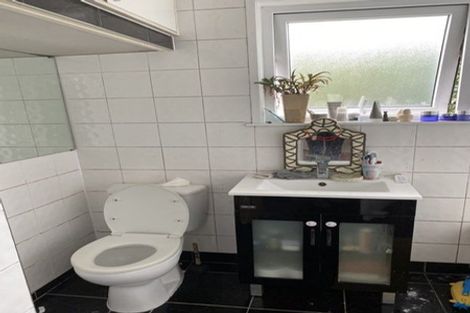 Photo of property in 1 Taioma Crescent, Te Atatu Peninsula, Auckland, 0610