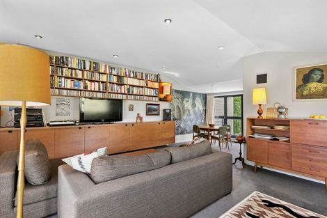 Photo of property in 30 Lawson Place, Mount Victoria, Wellington, 6011