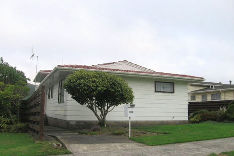 Photo of property in 102 Taylor Terrace, Tawa, Wellington, 5028