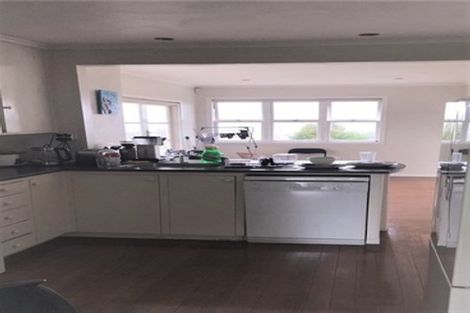 Photo of property in 76 Pupuke Road, Hillcrest, Auckland, 0627