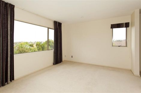 Photo of property in 8 Scarboro Terrace, Murrays Bay, Auckland, 0630