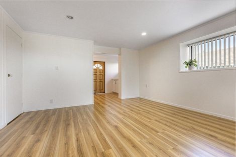 Photo of property in 102 Prince Regent Drive, Half Moon Bay, Auckland, 2012