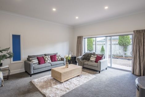 Photo of property in 6 Holcombe Drive, Paraparaumu, 5032