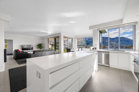 Photo of property in 5 Bovett Place, Wanaka, 9305