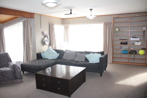 Photo of property in 32 Burbank Crescent, Churton Park, Wellington, 6037